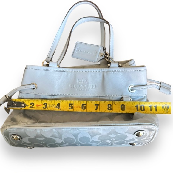 Coach Signature Nylon Adjustable/detachable crossbody. Light grey - Picture 11 of 13